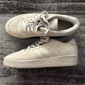 Like New Adidas Originals Rivalry Low | Men’s Size 10 | Greone